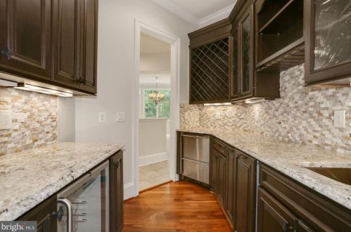 7449 Dulany Dr, Mc Lean VA  22101-2716 exterior