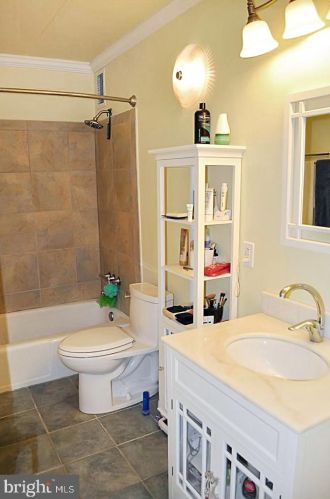 5723 Kings Hwy, Alexandria, VA 22303-1402