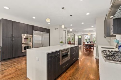 641 Bowen Ave, Chicago IL  60653-2824 exterior