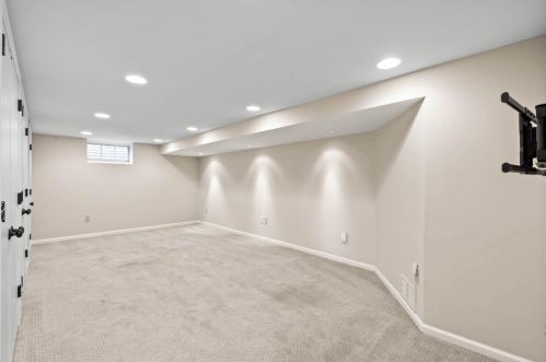 7607 Lake Dr, Milwaukee WI  53217-2909 exterior