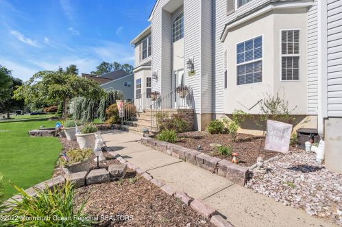 325 Meadowood Rd, Jackson Twp NJ 08527-1181 exterior