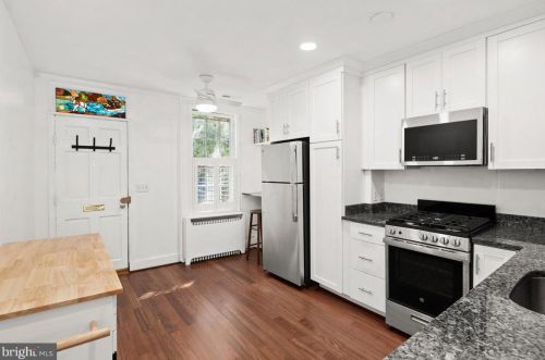 1060 Thomas Jefferson St, Washington DC  20007-3832 exterior