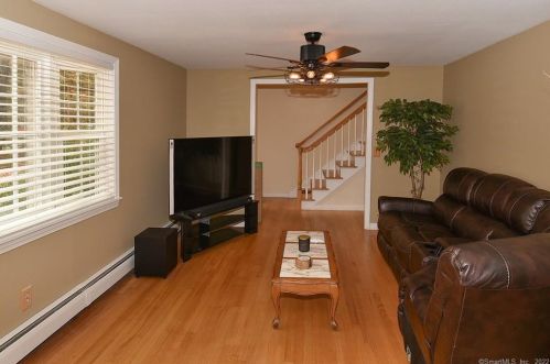 523 Taylor St, Vernon CT 06066-5231 exterior