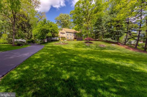 2392 Deerfield Dr, Media, PA 19063-1836