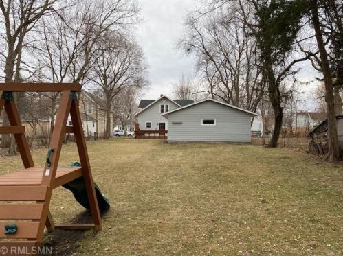 323 5th St, Litchfield MN 55355-1806 exterior