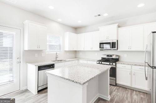 3402 Cascade Parc Blvd, Atlanta GA  30311-5219 exterior