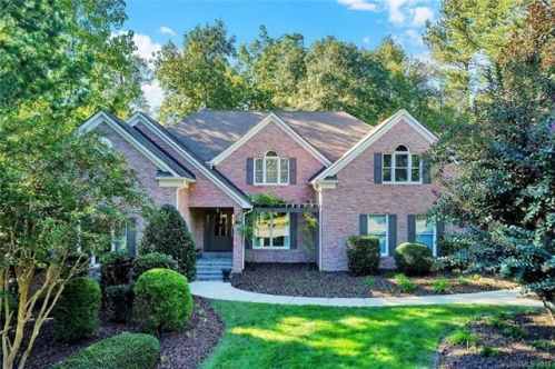 2801 Mt Isle Harbor Dr, Charlotte, NC 28214-5415