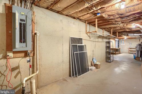 2005 Chapel Frg Dr, Lancaster PA 17601-1654 exterior