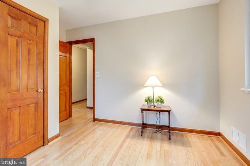 102 Mannakee St, Rockville MD 20850-1914 exterior