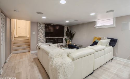 9438 Prairie Ave, Chicago IL  60619-7220 exterior