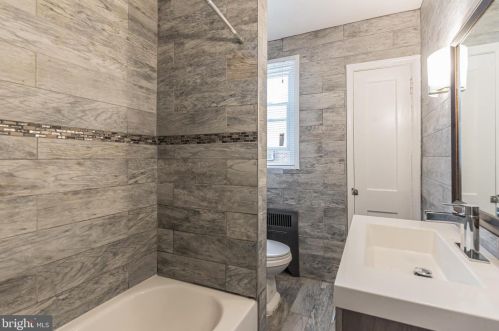 826 Knorr St, Philadelphia PA  19111-4826 exterior