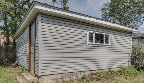 10706 Avenue, Chicago IL  60617-6535 exterior