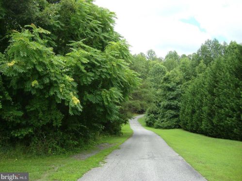 925 Hunting Lake Dr, Huntingtown MD 20639-2704 exterior