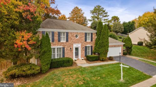 12524 Misty Water Dr, Herndon VA 20170-5702 exterior