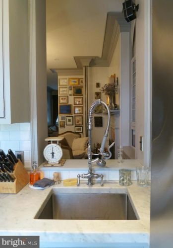 324 Camac St, Philadelphia PA 19140-4214 exterior