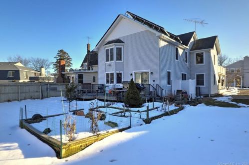 26 Chapel St, Milford CT 06460-7922 exterior