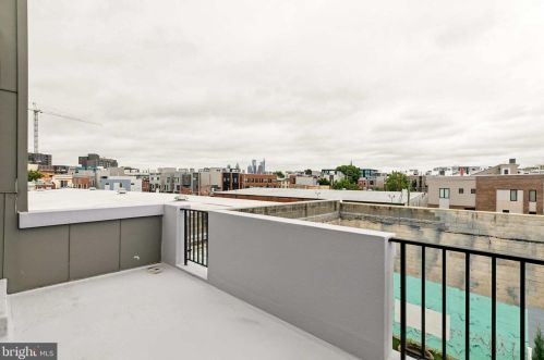 1324 Howard St, Philadelphia PA 19122-2445 exterior