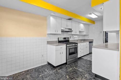 813 6 St, Philadelphia PA 19140-3327 exterior