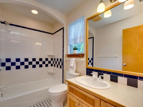 1510 Edgewood Ave, Austin TX 78722-1935 exterior