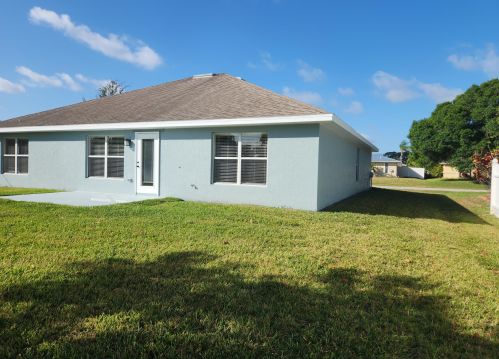 1161 Clifton Ln, Fort Pierce FL  34983-3201 exterior