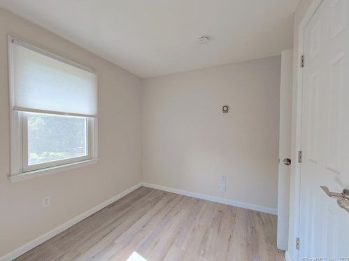 39 Tra Mart Dr, Uncasville CT  06382-1115 exterior