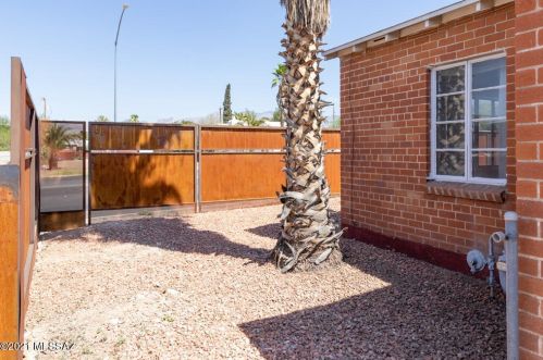 1710 Grant Rd, Tucson AZ 85712-2237 exterior