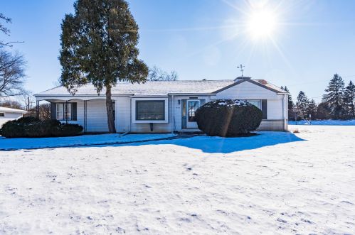 443 Ellsworth Ln, Milwaukee WI 53217-1831 exterior