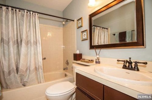 351 Cottonwood Way, Mahwah NJ 07430-2081 exterior