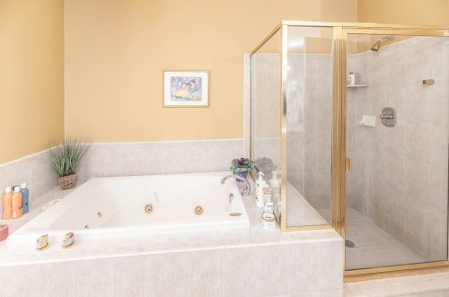 33654 Lotties Dr, New Baltimore MI 48047-2378 exterior