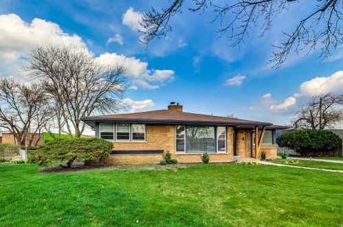 9823 Sawyer Ave, Chicago, IL 60805-3062