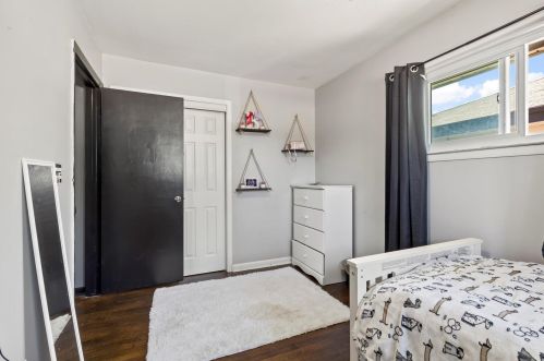 1547 Holmes Ave, Milwaukee WI  53221-3544 exterior