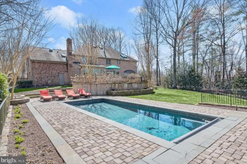 11820 Beekman Pl, Rockville MD 20854-2177 exterior