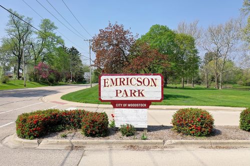 819 Duvall Dr, Bull Valley IL 60098-7019 exterior