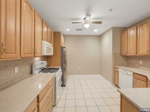 1303 Gatherings Dr, Paterson NJ 07508-1380 exterior