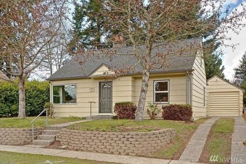 1424 151 St, Seattle WA  98166-1715 exterior