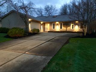 32127 Springside Ln, Cleveland OH  44139-2054 exterior