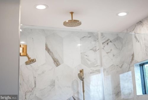 1422 Mayflower Dr, Mc Lean VA 22101-5615 exterior