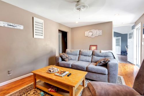 611 Bermuda Rd, Babylon NY 11704-7428 exterior