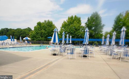 5 Meadowwood Ct, Columbus NJ 08022-1026 exterior