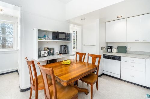 2020 3 St, Duluth MN 55805-1856 exterior