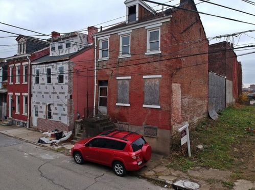 835 Peralta St, Pittsburgh PA 15212-8002 exterior