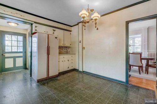 296 Saddle River Rd, Upper Saddle River NJ  07458-2108 exterior