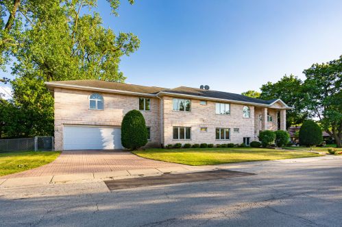 4275 Jarvis Ave, Chicago, IL 60712-1936