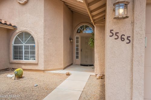 5565 Barrasca Ave, Tucson, AZ 85750-6495