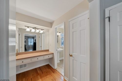 4 Seward Pl, Chester NJ 07930-2609 exterior