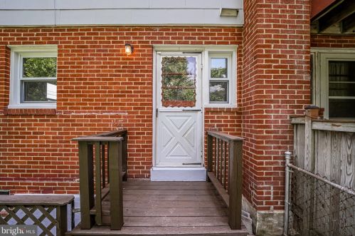 6928 Westhampton Dr, Alexandria VA 22307-1528 exterior