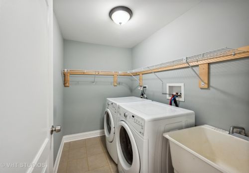 4530 Drake Ave, Chicago IL 60659-2218 exterior