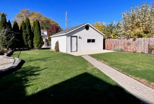 9308 Trumbull Ave, Chicago IL 60655-3326 exterior