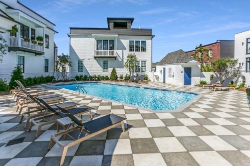 582 Bismark Rd, Atlanta GA 30324-4101 exterior