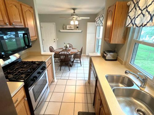 2371 Crestline Dr, Saint Louis MO 63129-3713 exterior